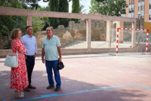 Amparo Folgado visita el Patio Rosa